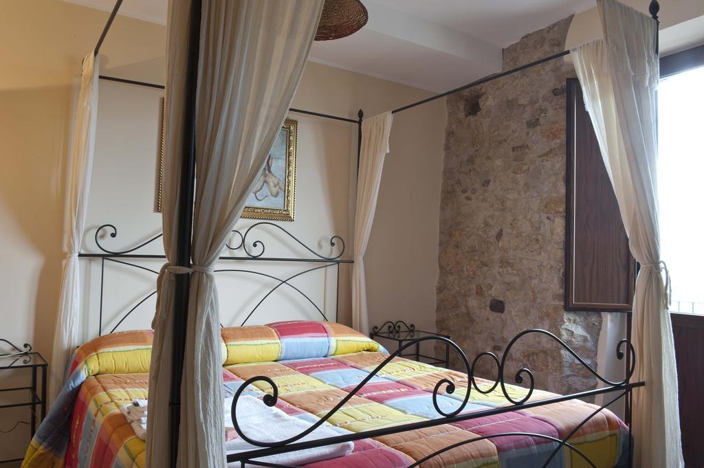 Casa Vacanze "Pietra Viva" Castelnuovo Parano Værelse billede